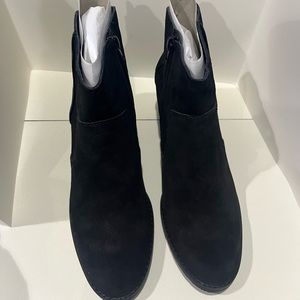 Brand New in box and plastic with inserts to keep shape - black size 9.5